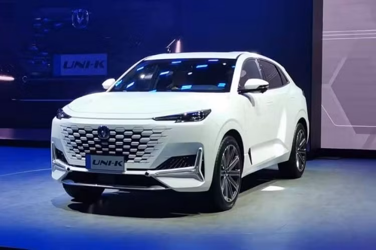 UNI là một thương hiệu con mới của hãng xe ôtô Trung Quốc Changan Auto. Vào hồi đầu năm nay, thương hiệu này đã tung ra mẫu xe thương mại đầu tiên của mình mang tên Changan UNI-T 2021 mới. Đến nay, trong triển lãm Ô tô Quảng Châu 2020, thương hiệu này tiếp tục vén màn mẫu xe thứ hai của mình, đó là Changan Uni-K.