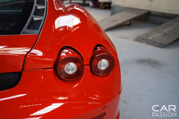 Siêu xe Ferrari F430 được ra mắt chính thức lần đầu tiên vào năm 2004 tại triển lãm ô tô quốc tế Paris Motorshow, kế thừa và phát huy những thành công mà 360 Modena đã đạt được. So với 360, F430 có thiết kế hiện đại hơn cùng đường nét có phần góc cạnh hơn cùng vài nâng cấp về động cơ.