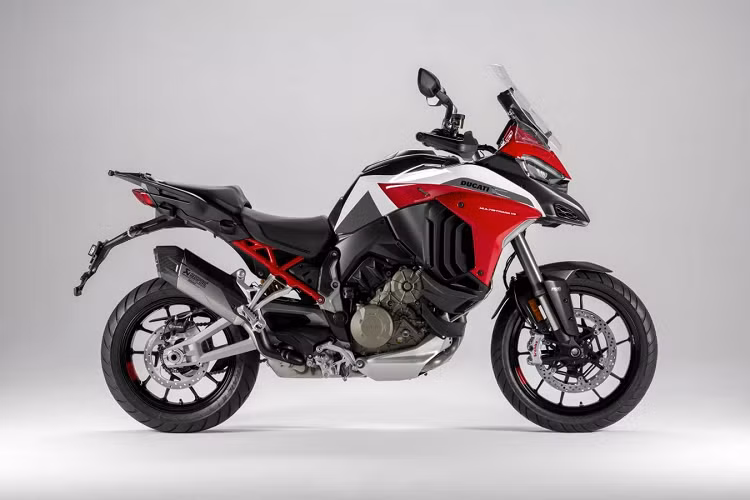 Ducati Multistrada V4 được trang bị khối động cơ V4 Granturismo, dung tích 1.158cc, sản sinh công suất 170 mã lực tại 10.500 vòng/phút và mô-men xoắn 125 Nm tại 8.750 vòng/ phút.
