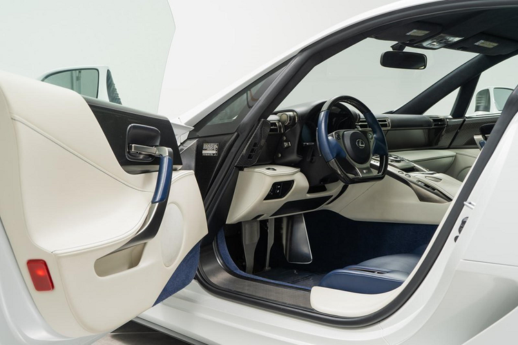 Chiếc đầu tiên của Paris Hilton mang mà sắc Pearl Yellow và được bạn trai tặng vào thời điểm năm 2011 như một món quà sinh nhật lần thứ 30. Sau khi họ chia tay, cô đã bán LFA vàng và mua chiếc LFA màu trắng hiện đang được rao bán. Vài năm sau, cô đổi LFA lấy một chiếc McLaren 650S Spider.