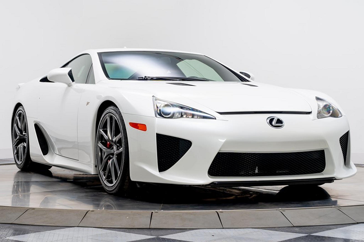 Mặc dù đã ngừng sản xuất từ năm 2012, nhưng vẫn có một số chiếc Lexus LFA mới đang được rao bán ở Mỹ.