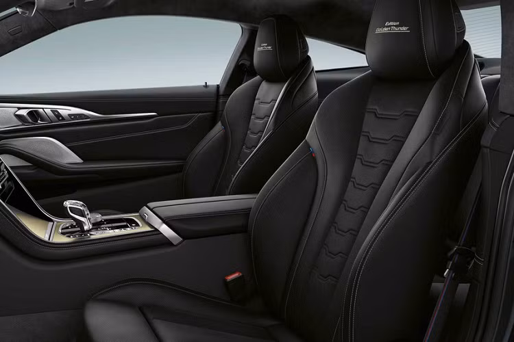 Phiên bản đặc biệt mới của BMW 8-Series có nhiều cơ cấu điều khiển làm từ pha lê CraftedClarity, đi cùng hệ thống âm thanh vòm cao cấp Bowers &amp; Wilkins Diamond.