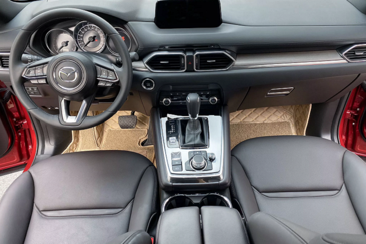 Hiện tại xe CX-8 đang được giảm phí trược bạ nên cũng tác động tới giá xe cũ, chính vì thế chủ xe này đã phải bán lại xe với giá 1,19 tỷ đồng, chấp nhận chịu “lỗ” khá nhiều để bán lại xe dù mới lăn bánh chưa tới 2.000 km.