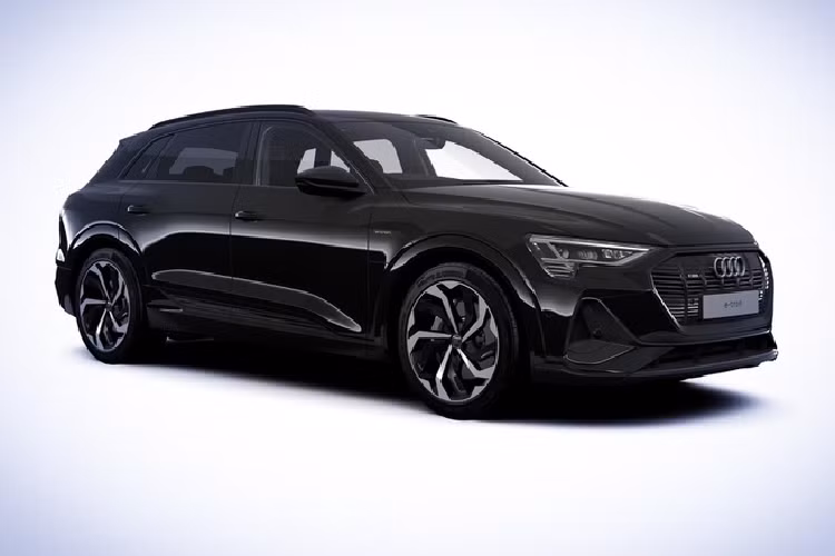 Sau khi trở thành dòng xe sang điện Audi e-tron 2020 đã nhanh chóng mở rộng, đầu tiên là Audi e-tron Sportback 2020 rồi sau đó thêm e-tron S mạnh mẽ hơn.