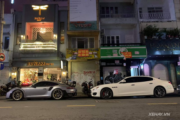 Các vành xe được bọc gọn trong bộ lốp hiệu suất cực cao Ultra High Performance và đi kèm với bộ đĩa phanh gốm carbon Ceramic Composite Brake tiêu chuẩn.