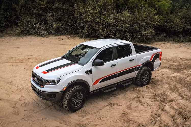 Gói trang bị Tremor Off-Road (4.290 USD) cũng có trên các bản XLT tầm trung và Lariat cao cấp với cấu hình SuperCrew 4x4. Được biết, Ford Ranger 2021 sẽ được sản xuất từ đầu năm tới.