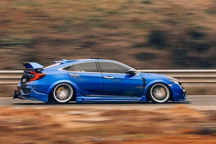 Về tổng thể, những trang bị tăng cường này chế tạo vừa khít với chiếc xe. Bạn sẽ sở hữu một hệ thống gầm được hạ sát xuống mặt đất tới vài inch và một mô-đun hệ thống treo đặc biệt.