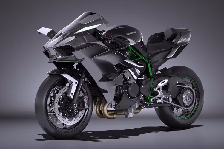 : Có công suất lên đến 310 mã lực, chiếc xe này dễ dàng đạt được tốc độ 337,06 km/h. Tuy nhiên con số này vẫn chưa làm thỏa mãn tay đua Kenan Sofuoglu, anh chàng này đã quyết định phá vỡ kỷ lục này bằng cách chạy xuống dốc của cây cầu dài thứ tư trên thế giới, cầu Osman Gazi. Sau 4 tháng chuẩn bị, Sofuoglu đã điều khiển chiếc H2R lên được tốc độ 400 km/h.