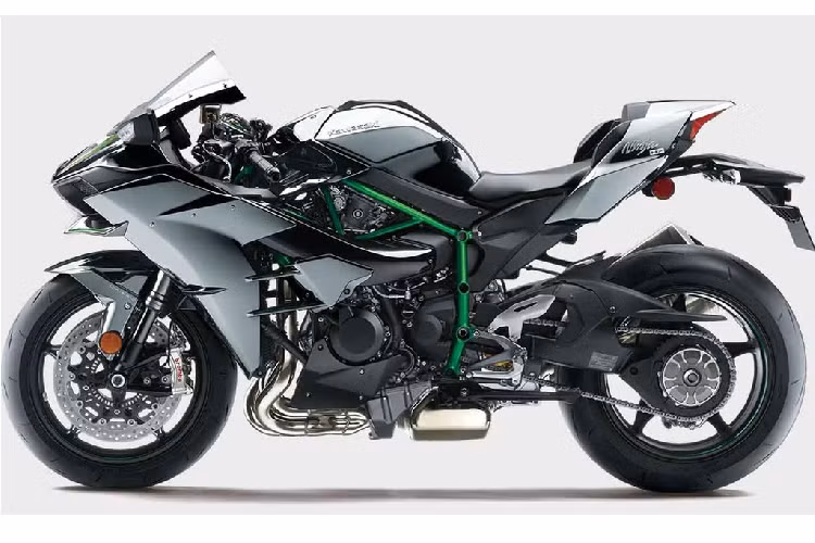 Ninja H2 là phiên bản sử dụng trên phố của mẫu H2R. Xe được trang bị công nghệ siêu nạp với mức công suất 231 mã lực. Vào năm 2017, tay đua James Hiller đã lái chiếc H2 trong giải đua tử thần Isle of Man, tốc độ tối đa đo được là 332 km/h.