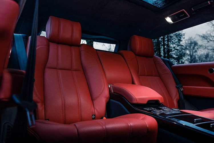 Tuy nhiên nếu chưa ưng ý với phong cách này, Niels van Roij Design sẽ làm việc trực tiếp với từng khách hàng để tạo ra một phối màu độc đáo cho chiếc xe. Cụ thể hơn, công ty Hà Lan sẽ cung cấp mọi tùy chọn về màu sắc ngoại – nội thất, hay các chất liệu hoàn thiện bên trong khoang cabin tới khách hàng. Người mua thậm chí còn có thể thay đổi một số chi tiết body của xe.