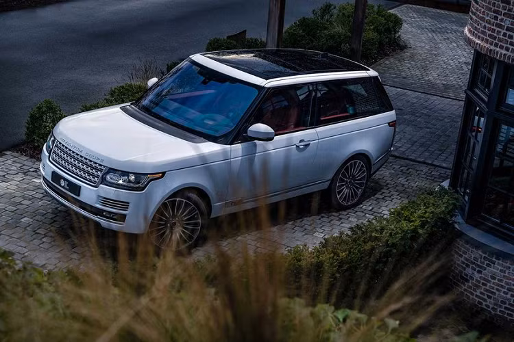 Sức mạnh của chiếc Range Rover SV Coupe 2 cửa đến từ khối động cơ V8 Siêu nạp 5.0 lít của Range Rover, tạo ra mức công suất 525 mã lực.