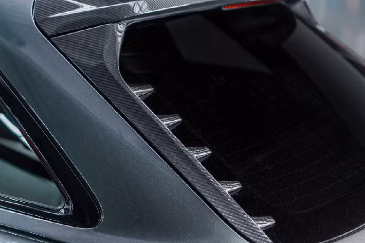 Cụ thể, hệ thống treo đã giúp hạ thấp trọng tâm xe được đề cập ở trên có khả năng điều chỉnh chiều cao, thanh chống lật do ABT nghiên cứu cũng được thêm vào để giảm độ xoắn khung gầm khi vào cua.