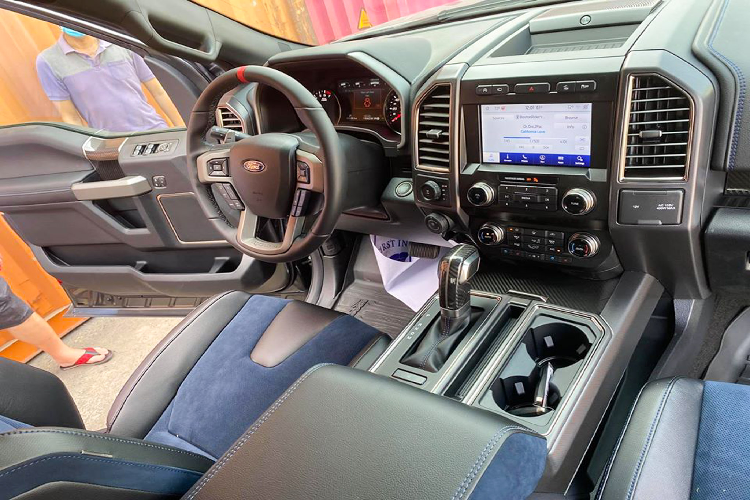 Sau khi Ford F-150 Raptor SuperCab mới được đưa về Việt Nam đóng các loại thuế phí như xe con, giá trị của xe có thể lên tới trên 4 tỷ đồng.