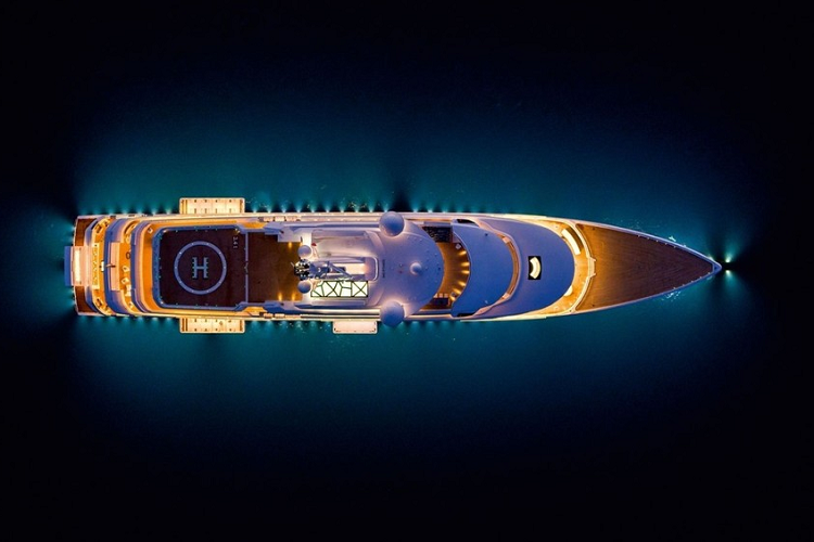 Siêu du thuyền Luminosity đã chính thức ra mắt trong tháng 2 năm 2019, nhưng phải tới mùa xuân năm nay thì nó mới được gửi tới người chủ đầu tiên. Không lâu sau đó, nó đã được rao bán trên trang Fraser Yachts với giá yêu cầu 225 triệu euro (tương đương 6.192 tỷ đồng). Hoàn thiện tại xưởng đóng tàu Benetti ở Ý, Luminosity được thiết kế với mục tiêu trở thành một trong những siêu du thuyền xanh nhất trên biển cả.