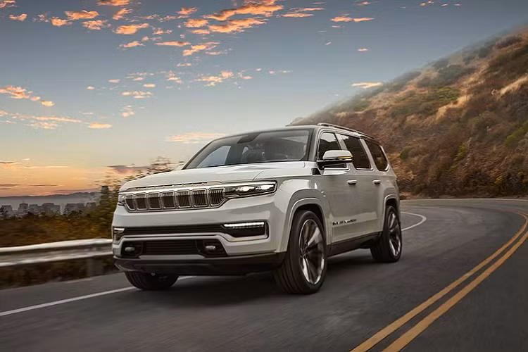 Cho tới thời điểm hiện tại, những hình ảnh mà các bác đang nhìn thấy vẫn mới chỉ là concept của chiếc Jeep Grand Wagoneer mà hãng xe Mỹ dự kiến sẽ sản xuất giữa năm 2021 và chào sân năm 2022. Giá bán cho mẫu xe này cũng đã được chủ tịch hãng xe Jeep, Christian Meunier xác nhận giá xe Jeep Grand Wagoneer 2021 Wagonn sẽ có giá từ 60,000 USD (tương đương 1,4 tỷ đồng) và khởi điểm từ 100,000 USD (khoảng 2,3 tỷ đồng) cho bản cao cấp Grand Wagoneer.