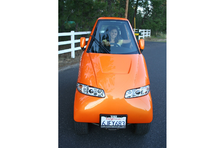 Tango T600 chạy điện từ công ty khởi nghiệp Commuter Cars có lẽ được biết đến nhiều nhất trong vai trò một chiếc xe nhỏ con với những lời tuyên bố lớn và không bao giờ thực hiện được chúng. Nó cũng được biết đến là mẫu micro-car với hệ truyền động điện hoàn toàn mà hồi năm 2005 được ngôi sao George Clooney tán thưởng và thậm chí mua chiếc đầu tiên.