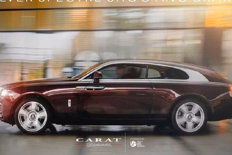 Hiện công ty Carat Duchatelet vẫn chưa công bố hình ảnh của nội thất bên trong chiếc xe này. Chỉ thấy rằng, khoang hành lý rộng rãi của xe được bọc da màu đen, trắng và đỏ. Dự đoán, 3 màu này cũng được áp dụng cho toàn bộ khoang nội thất của xe.