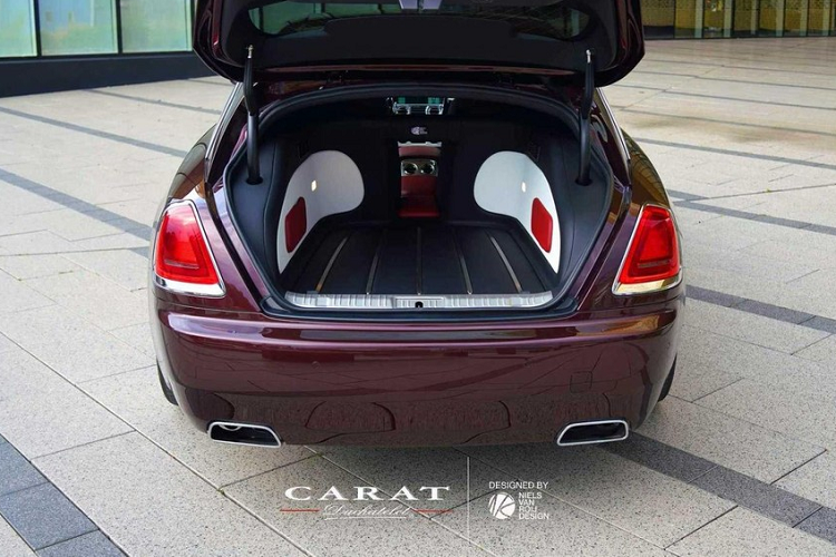 Để biến chiếc Rolls-Royce Wraith thành xe shooting brake, công ty Carat Duchatelet đã phải sửa lại phần nóc và kéo dài nó về phía sau.