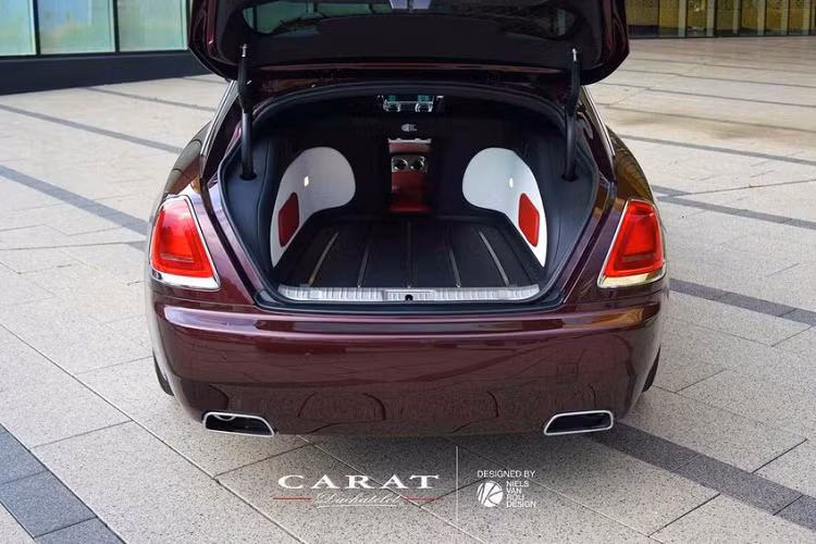 Để biến chiếc Rolls-Royce Wraith thành xe shooting brake, công ty Carat Duchatelet đã phải sửa lại phần nóc và kéo dài nó về phía sau.