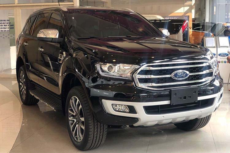 Tương tự như mẫu bán tải Ranger Wildtrak mới, Ford Everest 2020 mới không phải là phiên bản nâng cấp facelift giữa đời, đây thực chất là phiên bản nâng cấp bổ sung thêm trang bị tiện nghi và công nghệ mới bên trong cabin nhằm tăng tính cạnh tranh trong phân khúc SUV 7 chỗ đang khá được ưa chuộng trên thị trường.