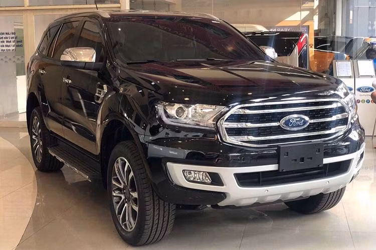Tương tự như mẫu bán tải Ranger Wildtrak mới, Ford Everest 2020 mới không phải là phiên bản nâng cấp facelift giữa đời, đây thực chất là phiên bản nâng cấp bổ sung thêm trang bị tiện nghi và công nghệ mới bên trong cabin nhằm tăng tính cạnh tranh trong phân khúc SUV 7 chỗ đang khá được ưa chuộng trên thị trường.