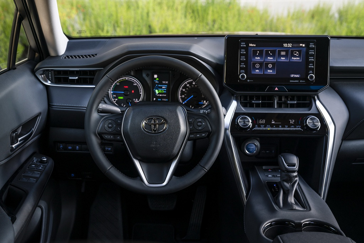 Toyota Venza 2021 có màn hình cảm ứng 8 inch ở phiên bản tiêu chuẩn và được mở rộng thành 12,3 inch trên 2 model cao cấp hơn. Hệ thống thông tin giải trí là loại mới nhất của Toyota với khả năng hỗ trợ kết nối Android Auto, Apple CarPlay và Amazon Alexa.