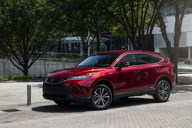 Sớm hơn kế hoạch dự kiến bán đầu khi mới ra mắt hồi tháng 5, Toyota Venza 2021 mới sẽ bắt đầu bán ra từ tháng 9/2020 tới đây tại thị trường Mỹ. Cách đây 5 năm, Toyota đã quyết định dừng sản xuất Venza thế hệ đầu tiên và nay đời xe mới đã chính thức trở lại.