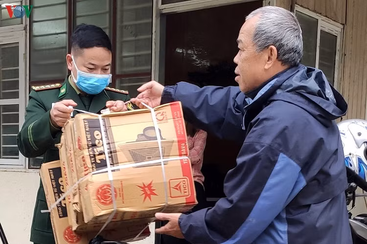 Toàn bộ các dấu hiệu vận chuyển hàng hóa, người dân qua lại khu vực biên giới đều được lực lượng biên phòng kiểm soát chặt.