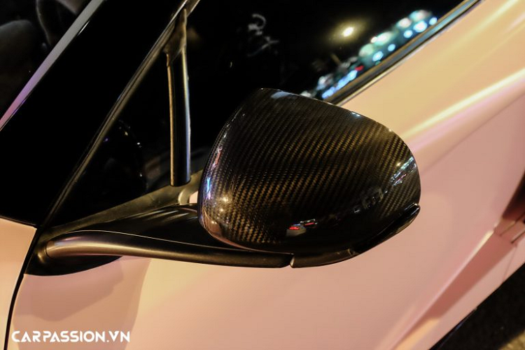 So với phiên bản Coupe thì biến thể mui trần Spider nặng hơn 40 kg do được tích hợp hệ thống đóng mở mui, tổng trọng lượng của xe rơi vào khoảng 1.370 kg. Chủ nhân của xe có thể vừa chạy vừa đóng hoặc mở mui ở vận tốc dưới 30 km/h và toàn bộ quá trình này chỉ mất vỏn vẹn 17 giây.