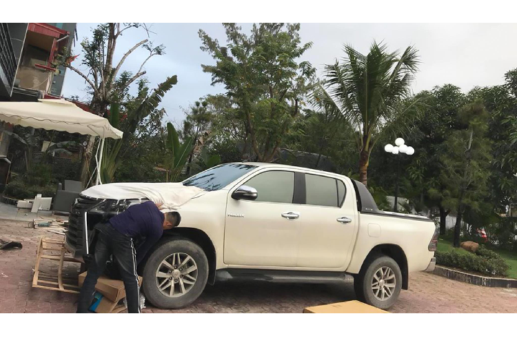 Được biết, việc thay thế các phụ tùng hàng chính hãng Lexus LX570 chắc chắn không hề rẻ, chi phí có thể lên đến hàng trăm triệu đồng.