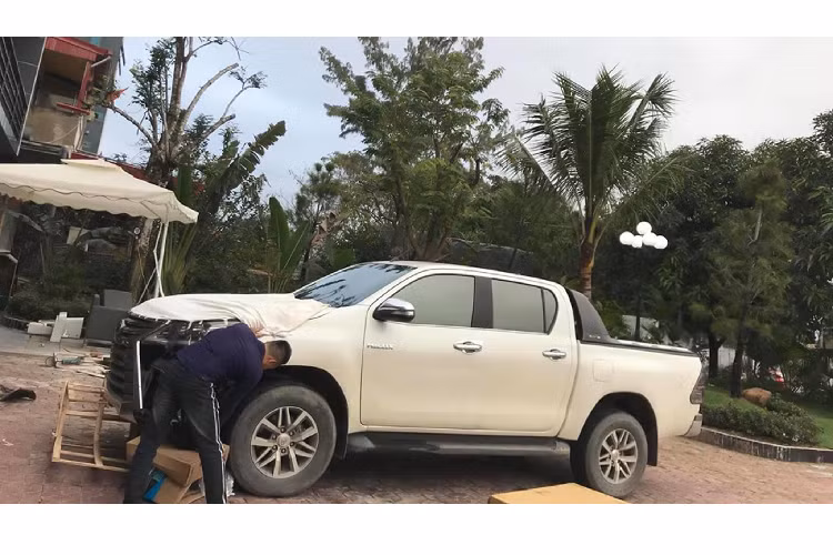 Được biết, việc thay thế các phụ tùng hàng chính hãng Lexus LX570 chắc chắn không hề rẻ, chi phí có thể lên đến hàng trăm triệu đồng.