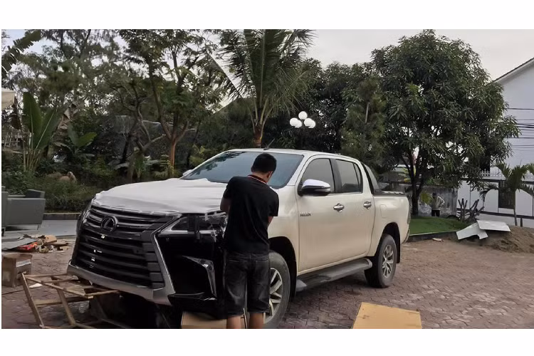 Sau khi hoàn thành, đây là chiếc Hilux độ xe sang Lexus đầu tiên tại Việt Nam, có thể thấy đây là phong cách độc đáo theo phong cách SUV hạng sang Lexus LX 570 được nhiều người chơi xe tại Đông Nam Á như Thái Lan, Indonesia và thậm chí cả dân chơi Ấn Độ từng thực hiện.