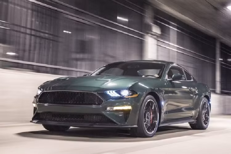 Trích dẫn dữ liệu từ HIS Markit, định nghĩa xe hai cửa cố định, có mui mở thì được xếp vào dòng coupe thể thao, hãng ôtô Mỹ tuyên bố rằng 102.090 chiếc xe thể thao Ford Mustang đã được đăng ký trên toàn cầu vào năm 2019. Doanh số tại Pháp tăng gần gấp đôi, trong khi ở Đức và Ba Lan tăng gần 50%.