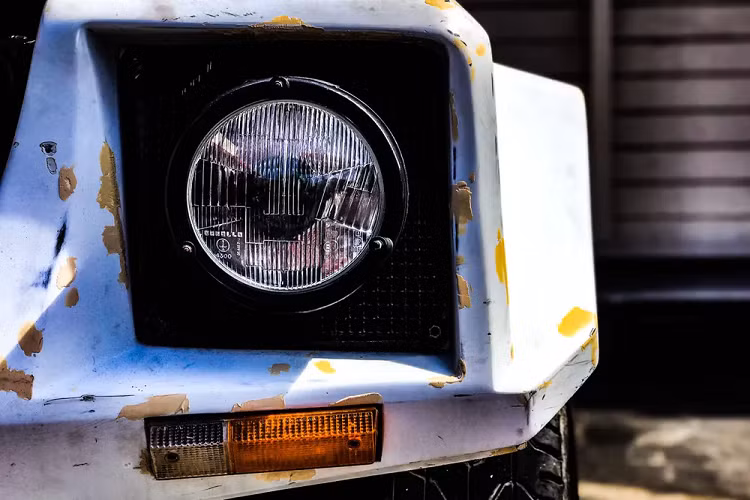 Vào những năm mà chiếc xe được bán ra, nó là một trong những chiếc xe sang trọng nhất với nội thất bọc da, ốp gỗ, được trang bị điều hòa và hệ thống âm thanh, thông tin giải trí cao cấp.