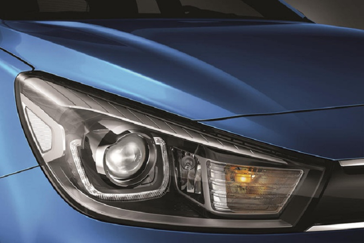 Một loạt nâng cấp về thiết kế và công nghệ giúp cho khoang cabin của xe trở nên cao cấp hơn. Kia Rio 2021 được trang bị màn hình 8 inch cho hệ thống thông tin giải trí và cụm đồng hồ kỹ thuật số 4.2 inch với độ phân giải cao hơn.