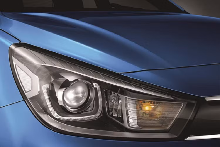 Một loạt nâng cấp về thiết kế và công nghệ giúp cho khoang cabin của xe trở nên cao cấp hơn. Kia Rio 2021 được trang bị màn hình 8 inch cho hệ thống thông tin giải trí và cụm đồng hồ kỹ thuật số 4.2 inch với độ phân giải cao hơn.