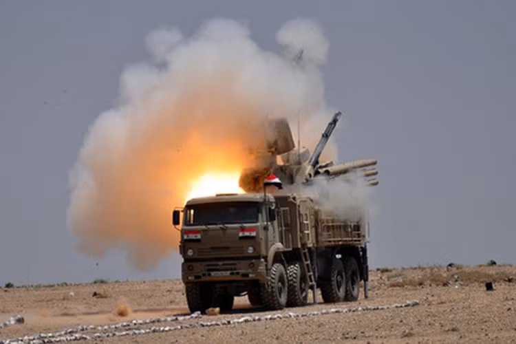 Cần làm rõ rằng trong hai cuộc phản công gần nhất của quân đội Syria bằng cách sử dụng hệ thống phòng không Buk-M2E, hiệu suất đánh chặn thành công tên lửa Israel đã lên tới 65 - 70%, vượt xa Pantsir-S1 nhiều lần. 