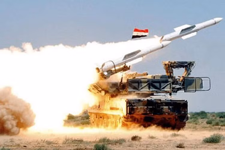 Không chỉ có vậy, tên lửa đánh chặn 57E6 của Pantsir-S1 chỉ đạt hiệu suất trúng đích 19% khi chống lại mục tiêu đơn giản như UAV, và khi gặp phải tên lửa Delilah thì con số này tụt xuống dưới 5%.