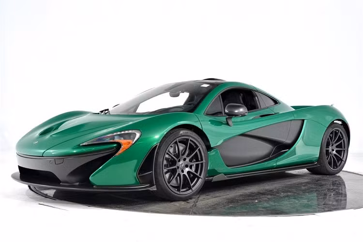 Khi mới ra mắt, giá xe Mclaren P1 khởi điểm ở mức 1,35 triệu Đô với chỉ 375 chiếc được sản xuất. Tuy nhiên, chiếc McLaren P1 với màu sắc Fusion Green Pearl 3 hiện đang được rao bán với mức giá khá hời, ở mức 1,09 triệu Đô. Đây là một cơ hội tốt để sở hữu chiếc siêu xe hàng hiếm mới từng qua một đời chủ sở hữu.