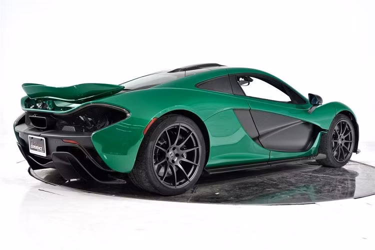 Những chiếc McLaren P1 qua tay MSO thường mang trên mình những vẻ đẹp độc đáo cũng như mang đậm dấu ấn chủ nhân, điển hình là những chiếc McLaren của doanh nhân Mỹ Michael Fux.