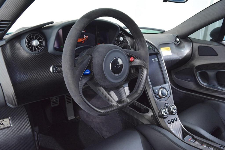 Gần đây, một đại lý tư nhân đã rao bán chiếc McLaren P1 với màu sơn xanh Fusion Green Pearl 3 độc nhất thế giới. Đây là màu sắc có phần “bệt” hơn, đậm hơn so với chiếc P1 của Michael Fux. Màu sơn này đã được chế tạo riêng theo đơn đặt hàng cho chiếc xe này.