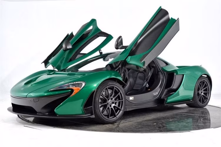 Với những đường nét thiết kế mềm mại mang đậm tính khí động học, P1 là đối thủ đáng gờm đối với những mẫu hypercar cùng thời như Porsche 918 Spyder hay LaFerrari. Đồng thời, siêu xe McLaren P1 đánh dấu sự trở lại của thương hiệu sau gần 20 năm vắng bóng trong phân khúc hypercar.