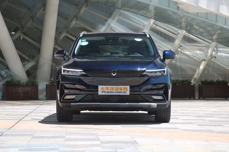  Giá xe Skywell ET5 sẽ trong khoảng 150.000 – 200.000 nhân dân tệ (tương đương 495 – 660 triệu đồng), và đây không phải là một cái giá đắt đối với một mẫu SUV điện có kích thước và trang bị thế này.