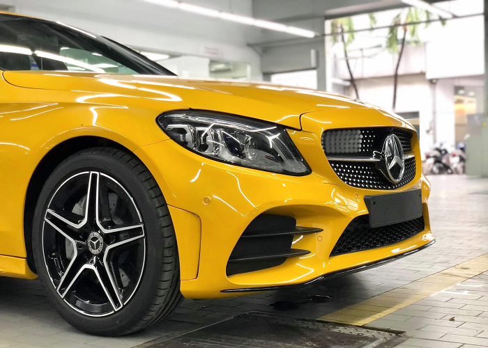 Với chiếc Mercedes-Benz C300 AMG sơn vàng (Yellow Solarbeam) độc đáo này, khách hàng Việt khi mua xe Mercedes-Benz còn có thể lựa chọn nhiều màu sơn khác để sơn lại, nhằm đáp ứng cho sở thích như một số màu độc của Mercedes-AMG, hay màu của G-Class như: Xanh Olive (Yellow Olive Magno), Đen (Night Black Magno), Đỏ (Rubellite Red), Xanh (Brilliant Blue Metallic), Bạc (Mojave Silver), Xanh Lá (Emerald Green), thậm chí là các màu sơn của xe BMW nếu muốn.