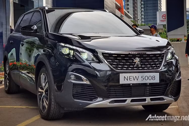 Vào hôm 11/2/2020 vừa qua, thương hiệu Peugeot đã giới thiệu phiên bản mới của cặp đôi crossover cỡ nhỏ là Peugeot 5008 và 3008 tại thị trường Indonesia. Được gọi bằng cái tên Allure Plus, đây là phiên bản cắt trang bị và giá rẻ hơn của 2 mẫu xe kể trên.