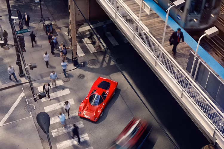 Biết rằng điều đó là không thể, McLaren đã từ bỏ ý tưởng cạnh tranh nhưng không hoàn toàn từ bỏ ý tưởng tạo ra một siêu xe hợp pháp trên đường. Chính vì thế, 3 chiếc siêu xe McLaren M6GT đã được chế tạo. Chiếc màu đỏ tươi này là xe cá nhân của Bruce McLaren, và hiện chiếc xe đang cư trú tại Hoa Kỳ.