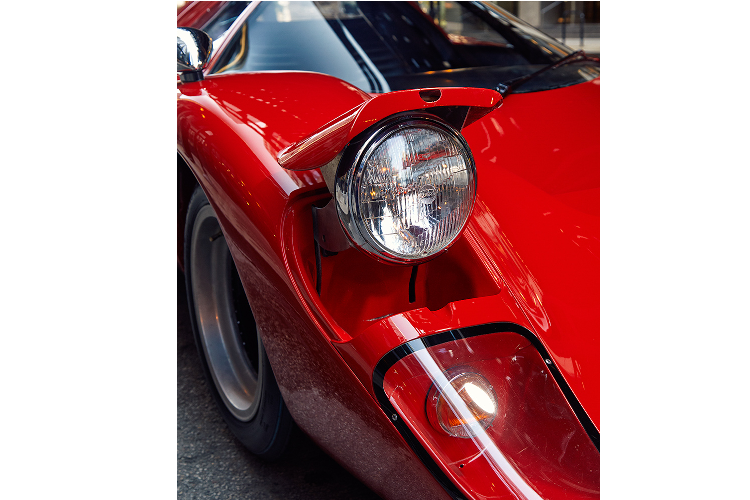 Như các thông tin đến từ McLaren, cabin của M6GT rất kín và có bệ cửa rộng lớn được tính gấp đôi bình xăng. Trên những chiếc McLaren hiện đại, xe được trang bị hệ thống treo có thể được điều chỉnh một cách dễ dàng nhằm tạo thuận lợi hơn cho người lái, khác biệt hơn hẳn so với những chiếc McLaren trong quá khứ.