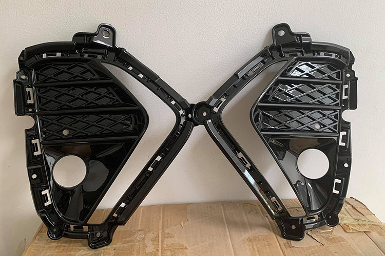 Đáng chú ý, những phụ tùng này được lùng mua ở châu Âu bao gồm nhiều món khác nhau, sau đó về Việt Nam lắp ráp lại. Sở dĩ không thể tìm mua các món đồ độ Hyundai Tucson N-Line tại quê nhà Hàn Quốc vì phiên bản Tucson này chỉ bán dành riêng cho thị trường châu Âu.