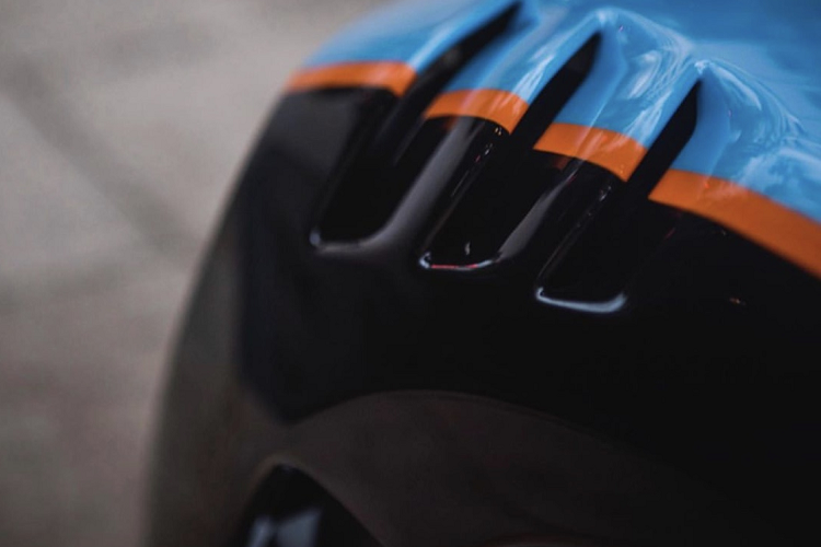 Khoảng hơn 20 năm về trước, Mclaren F1 đặc biệt đã từng “làm mưa làm gió” trong giới mê xe thời bấy giờ. Từ những phiên bản đường phố cho tới những chiếc xe đua, mỗi lần xuất hiện, Mclaren F1 luôn thu hút mọi người xem. Ở mọi phiên bản, Mclaren đem lại nhiều thành công rực rỡ.