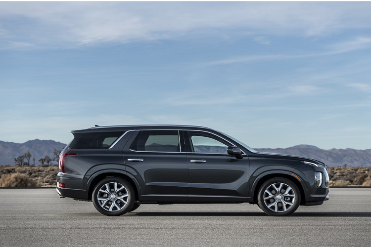 Palisade có không gian nội thất khá rộng rãi với 3 hàng ghế bọc da Nappa. Khách hàng tại Úc vẫn có thể lựa chọn cấu hình 7 chỗ hoặc 8 chỗ cho xe.